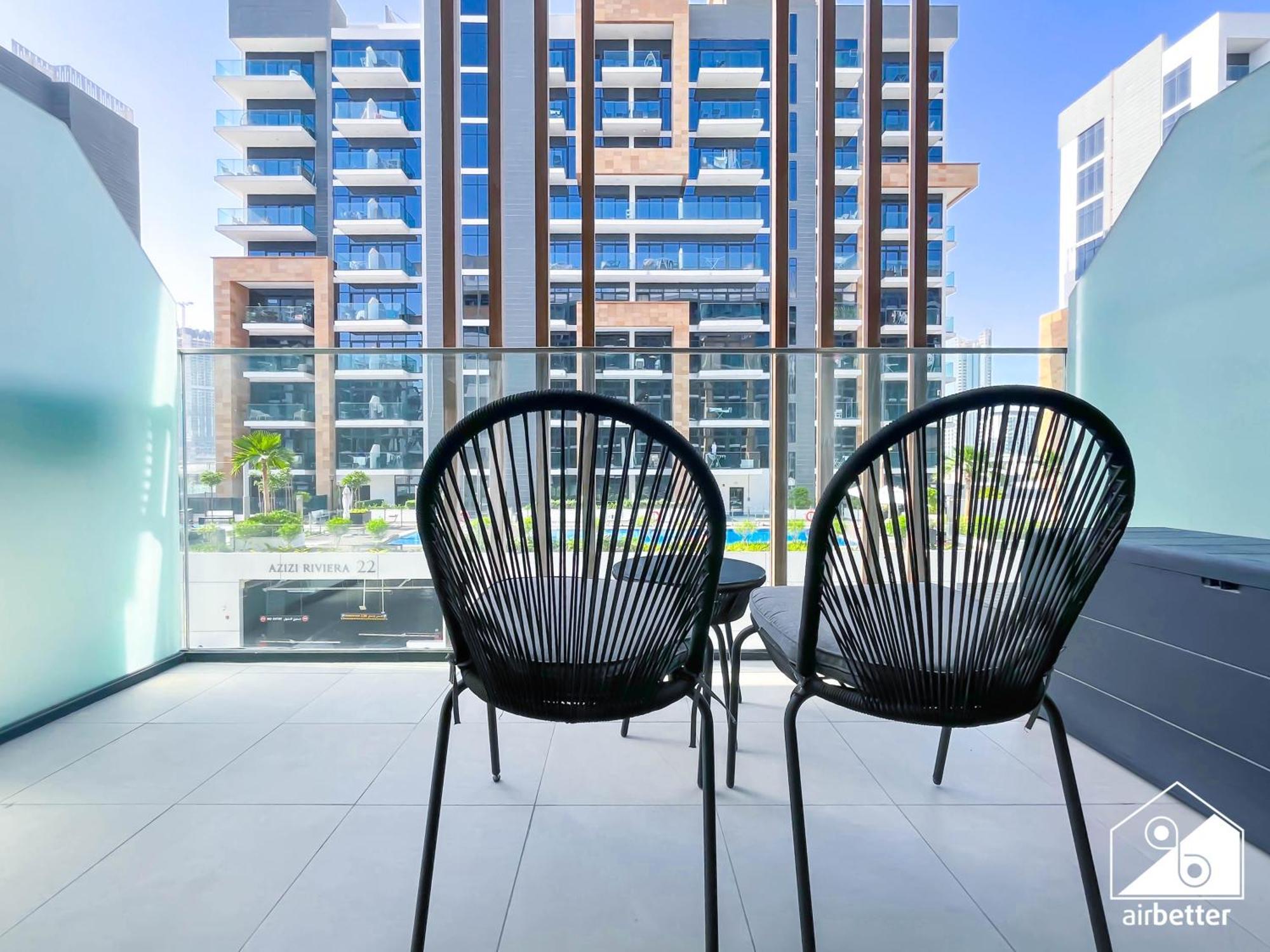 Charming With Balcony In Azizi Riviera