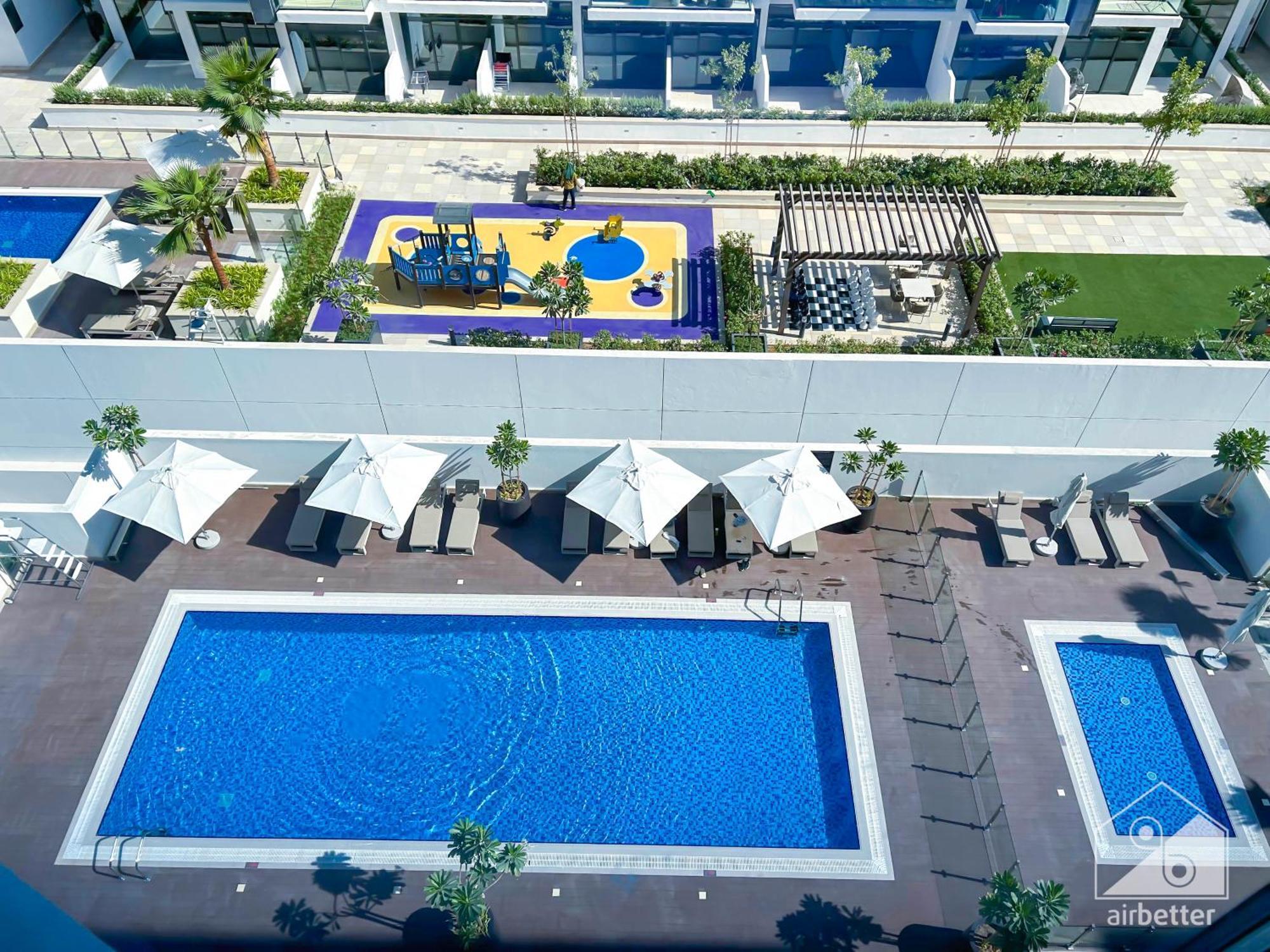 Charming With Balcony In Azizi Riviera